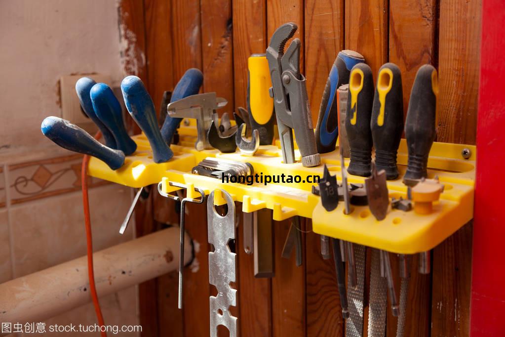 五金工具(ju)之(zhi)美(mei) 實(shi)用中的(de)工(gong)業(ye)藝(yi)術