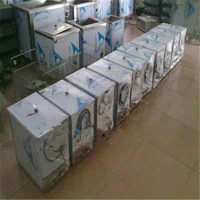 超(chao)聲波清(qing)洗(xi)機(ji)的(de)廣(guang)泛(fan)應(ying)用 從小(xiao)型(xing)設(she)備到(dao)工(gong)業(ye)領域